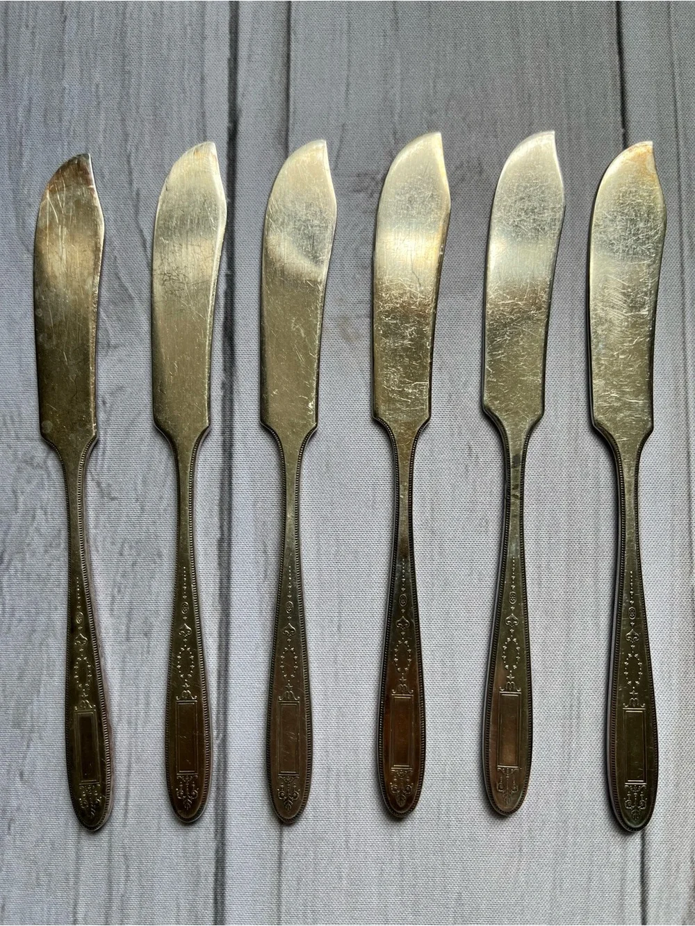 Set of 6 Oneida Community Plate Grosvenor flat handle butter spreaders.
